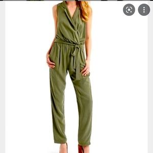 Army Green Hap Jumpsuit Size Large 💚